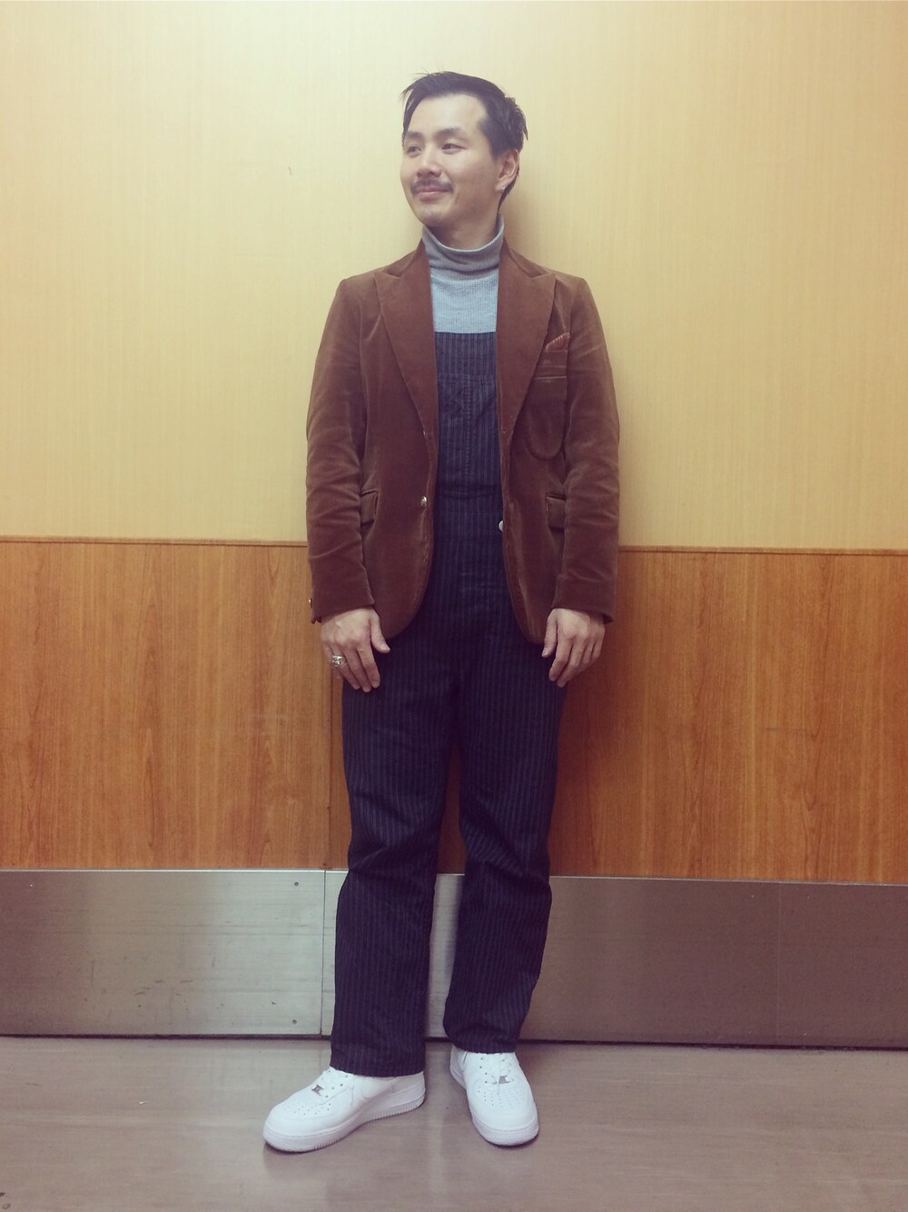 「united arrows、UNITED ARROWS & SONS、ユナイテッドアローズ、ユナイテッドアローズ＆サンズ、大宮」｜「NIKEのアイテム（スニーカー、ホワイト系）」を使った、Yu Sasugaさん（メンズ・165cm）の冬コーディネートの1枚目の写真