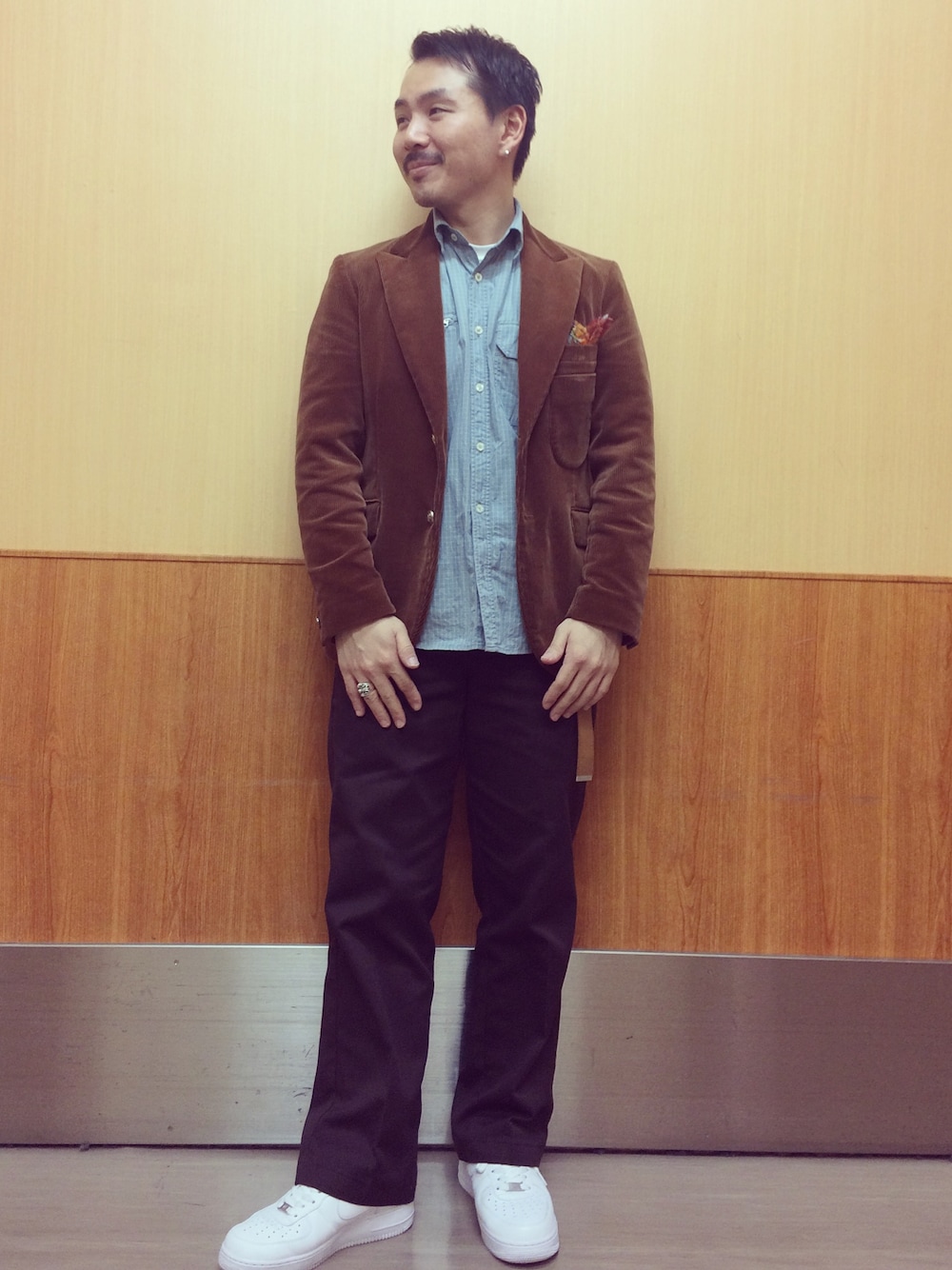 「united arrows、UNITED ARROWS & SONS、ユナイテッドアローズ、ユナイテッドアローズ＆サンズ、大宮」｜「NIKEのアイテム（スニーカー、ホワイト系）」を使った、Yu Sasugaさん（メンズ・165cm）の冬コーディネートの1枚目の写真
