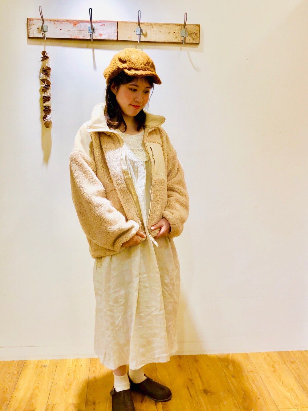 「Samansa Mos2、SM2、アウター」｜「Samansa Mos2のフライトキャップ（キャップ、イエロー系）」を使った、maiさん（レディース・161cm）の秋コーディネートの1枚目の写真