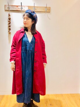 「アイテム（ステンカラーコート、レッド系）」を使った、maiさん（レディース・161cm）の秋コーディネート