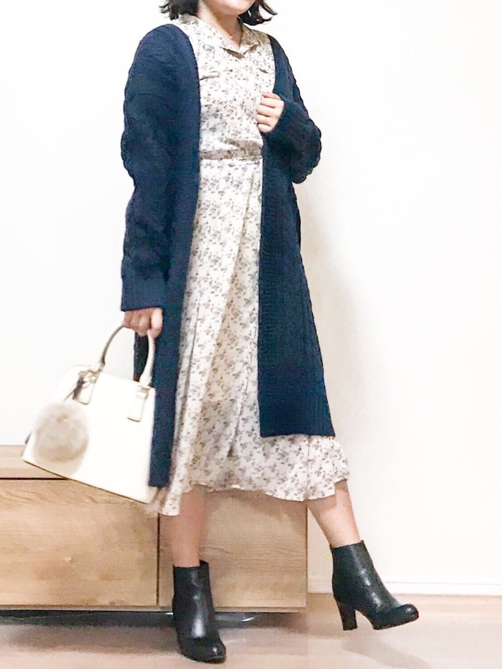 「GU、GUコーデ、ユニクロ、ユニクロコーデ、秋のコーデ、ワンピース、ワンピース×スニーカー、アラサー、プチプラコーデ、秋コーデ」｜「UNIQLOのシフォンプリントワンピース（7分袖）（ワンピース、ベージュ系）」を使った、ぽっちゃりアラサーHinaさん（レディース・163cm）の秋コーディネートの1枚目の写真