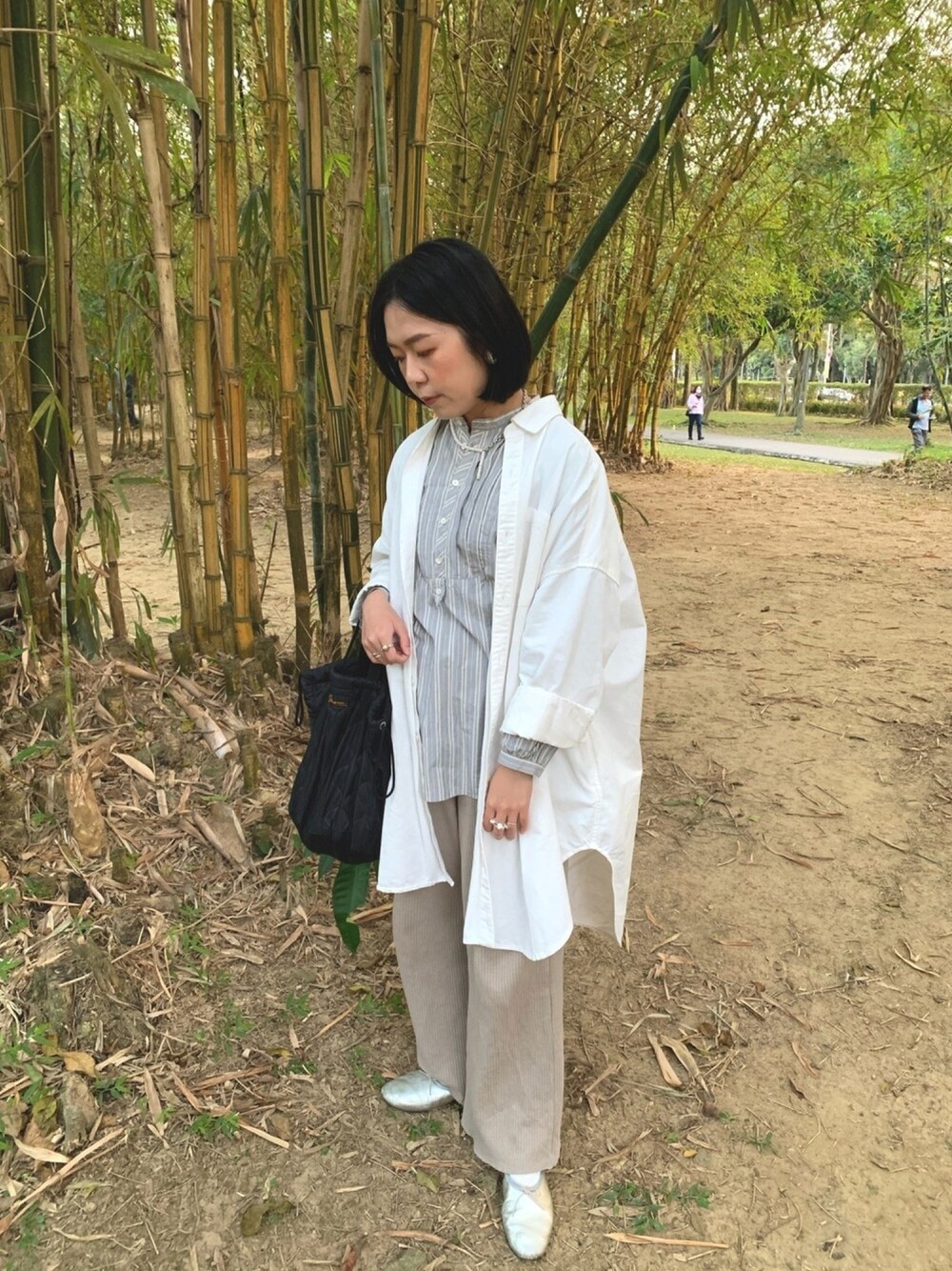 「IamI、universaloverall、iki、united arrows、BEAUTY&YOUTH UNITED ARROWS、LESIS、napron」｜「ikiのアイテム（シャツ/ブラウス、ブルー系）」を使った、うららさん（レディース・153cm）の冬コーディネートの1枚目の写真