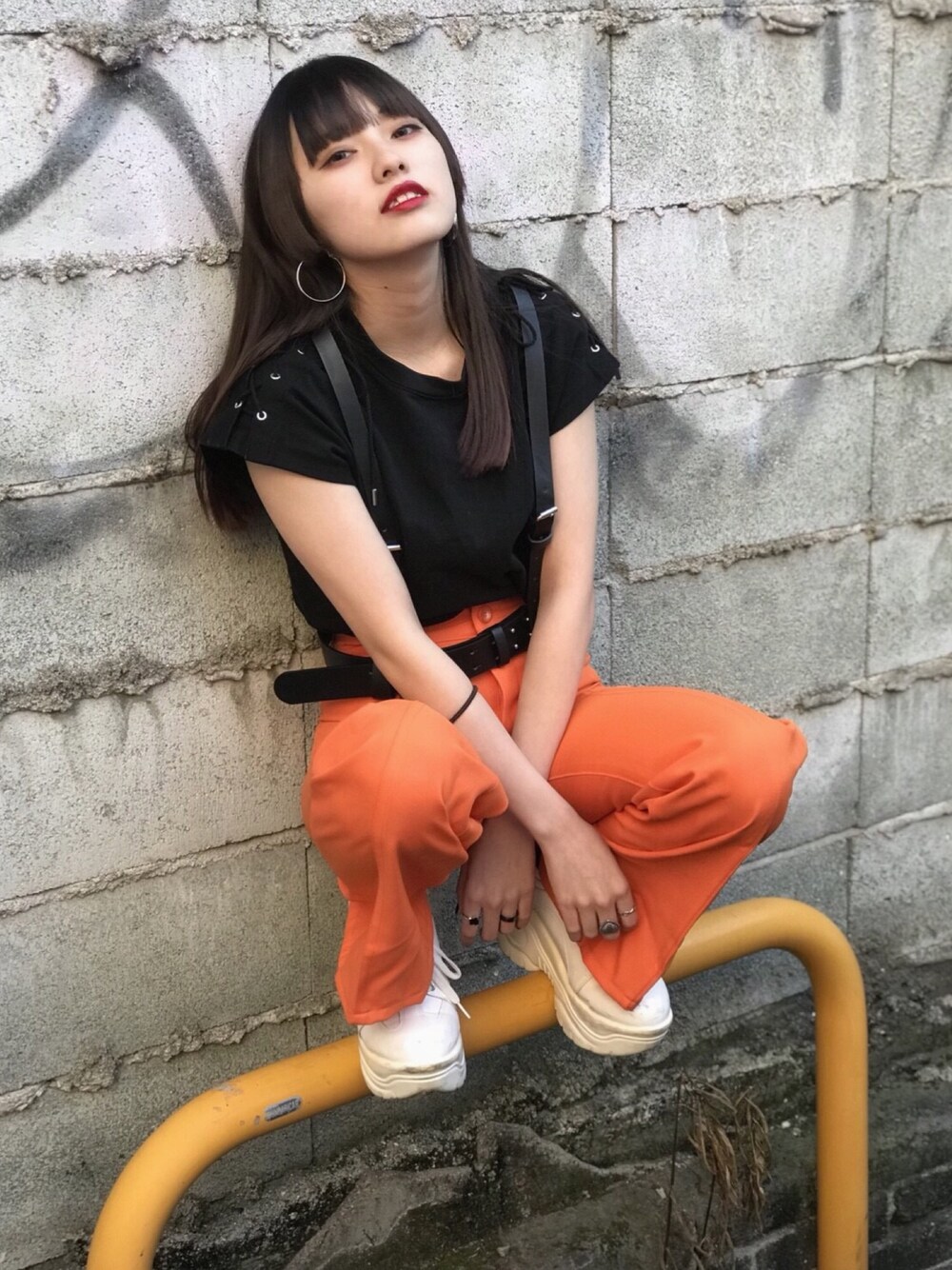 「ootd、春コーデ、夏コーデ、パンツスタイル、厚底シューズ、おしゃれさんと繋がりたい、春夏コーデ、プチプラ、ハイウエスト、古着MIX」｜「GUのアイテム（ファッション雑貨、ブラック系）」を使った、Saeri.さん（レディース・151cm）の春コーディネートの1枚目の写真
