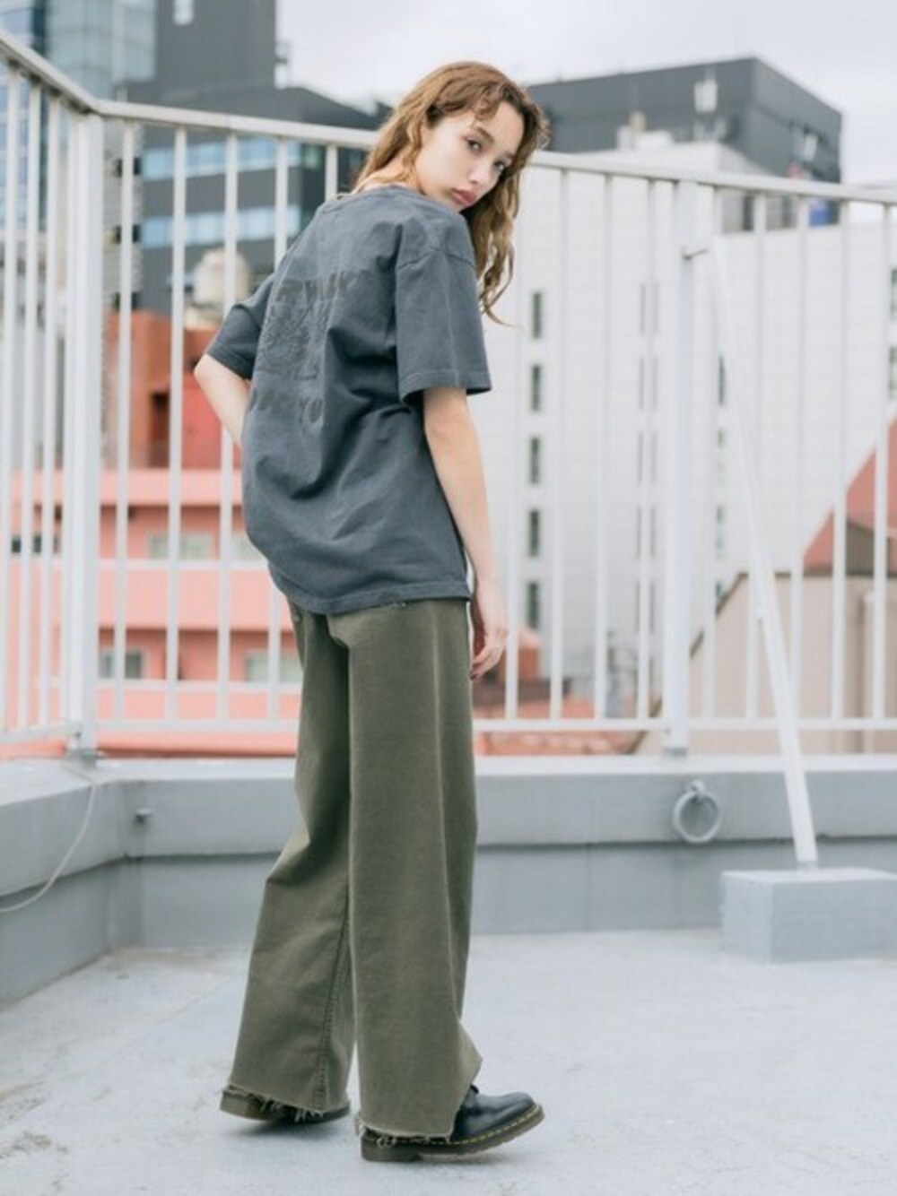 「古着、ストリート、ヴィンテージ、ラフ、スケータースタイル、90'sスタイル、AIRWALK、90’s、エアウォーク、ROOPTOKYO」｜「AIRWALKの【雑誌Begin 6月号掲載!!】AIRWALK×ROOP TOKYO "TOKYO" ロゴT（Tシャツ/カットソー、ブラック系）」を使った、Rooptokyoさん（レディース・168cm）の春コーディネートの1枚目の写真