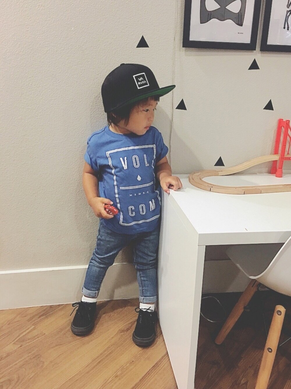 「summer、1歳8ヶ月男の子、１歳８ヶ月、公園、ZARA KIDS、VOLCOM、ストリートファッション、RVCA(ルーカ)」｜「RVCAのアイテム（キャップ、ブラック系）」を使った、Kuboriさん（キッズ・61cm）の夏コーディネートの1枚目の写真
