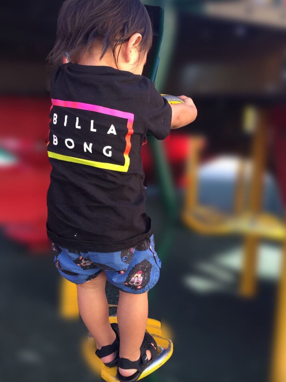 「shorts、summer、baby、１歳８ヶ月、公園コーデ、キッズファッション、BILLABONG、NIKE、cotton on」｜「BILLABONGのアイテム（Tシャツ/カットソー、ブラック系）」を使った、Kuboriさん（キッズ・61cm）の夏コーディネートの1枚目の写真
