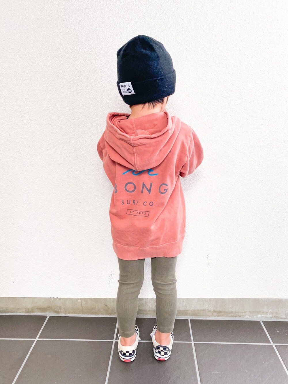 「パーカー、BILLABONG、VANS、UNIQLO、4歳4ヶ月、男の子、カリフォルニアスタイル」｜「BILLABONGのアイテム（パーカー、その他）」を使った、Kuboriさん（キッズ・92cm）の春コーディネートの1枚目の写真