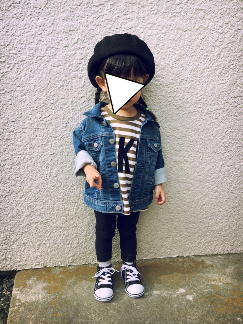 「ベレー帽、Gジャン、黒スキニー、converse、ボーダー、女の子、babygap、ドラフトギャップ」｜「green label relaxingのサキゾメボーダー LIKE 5L◆（Tシャツ/カットソー、グリーン系）」を使った、mikkoさん（キッズ・90cm）の秋コーディネートの1枚目の写真