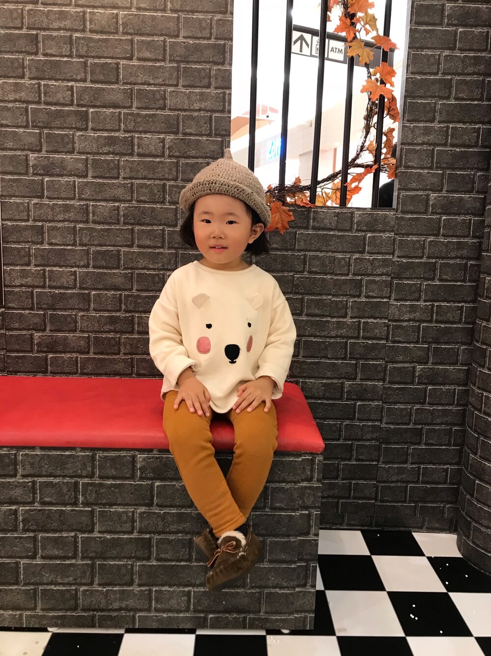 「キッズファッション、wearhalloween2018、キッズコーデ、シンプルコーデ、秋コーデ、プチプラコーデ、カジュアル、3歳、ニット帽、ZARA」｜「Birthdayのアイテム（モカシン/デッキシューズ、ブラウン系）」を使った、ripoさん（キッズ・90cm）の秋コーディネートの1枚目の写真