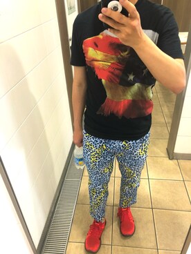 「GIVENCHY（ジバンシイ）のアイテム（Tシャツ/カットソー、ブラック系）」を使った、たろうさん（メンズ）の春コーディネート