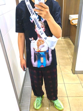 「JUUN.J（ジュンジェイ）のアイテム（Tシャツ/カットソー、ブラック系）」を使った、たろうさん（メンズ）の夏コーディネート