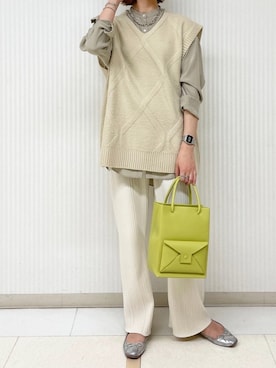 「RIVE DROITE（リヴドロワ）の【《クリーンに仕上がる旬アイテム》手洗い可】クロスケーブルニットベスト（ニット/セーター、ベージュ系）」を使った、rdmiyuuさん（レディース・161cm）の冬コーディネート