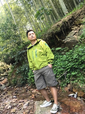 「アイテム（カーゴパンツ、イエロー系）」を使った、团氿胖四さん（メンズ・171cm）の秋コーディネート