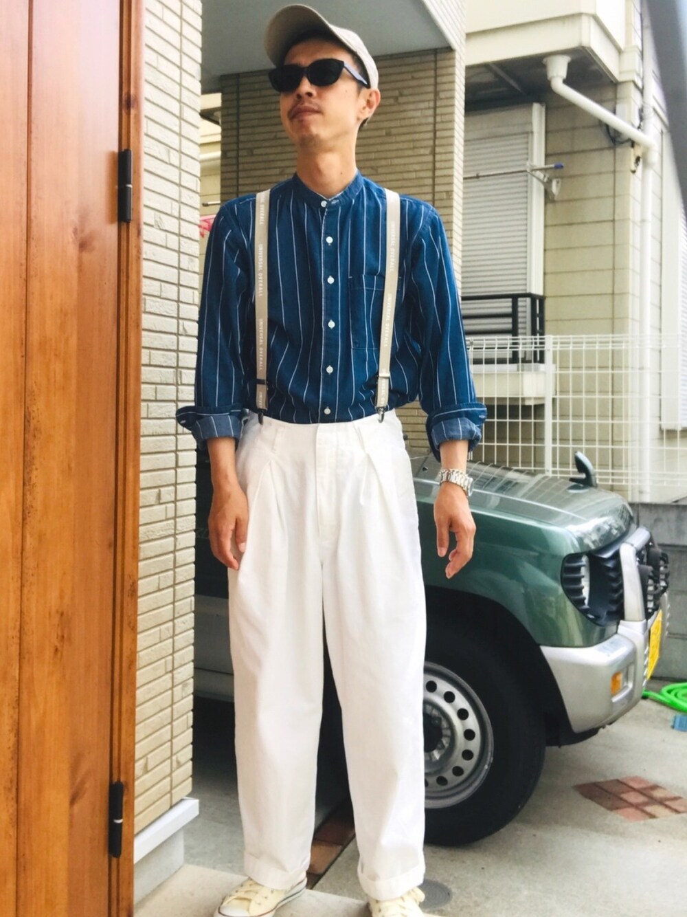 「JUNREDのクロスタックワイドデニムパンツ（デニムパンツ、ホワイト系）」を使った、junodart【official】さん（メンズ・168cm）の春コーディネートの1枚目の写真