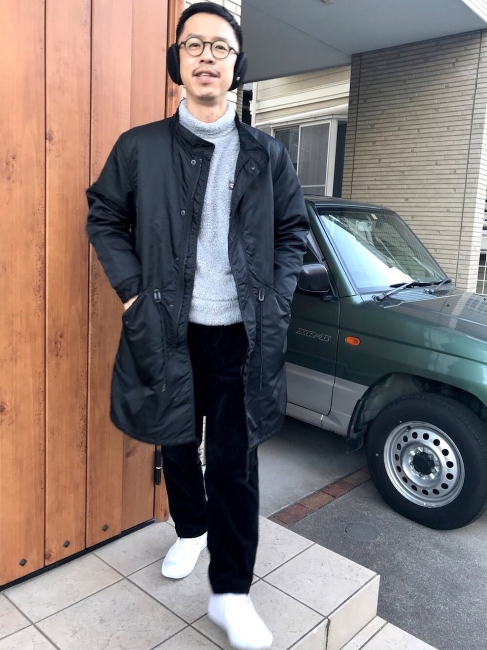「スタンドカラー、モックネック、ボアフリース、コックパンツ、スリッポン」｜「OLIVER PEOPLESのMARDEN（メガネ、ブラック系）」を使った、junodart【official】さん（メンズ・168cm）の冬コーディネートの1枚目の写真