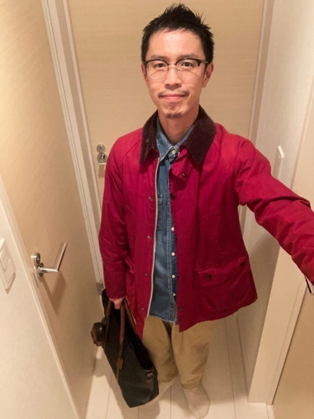 「オイルドジャケット、イージーパンツ、バルーンパンツ、ローファー」｜「JINSのCombination & Bold Airframe（メガネ、ブラック系）」を使った、junodart【official】さん（メンズ・168cm）の春コーディネートの1枚目の写真