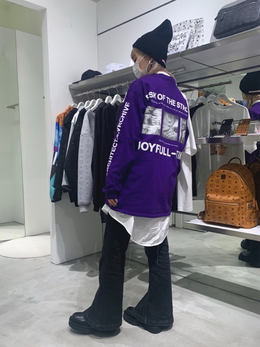 「ビッグシルエット、ストリート、LHP、レイヤードスタイル、オーバーサイズ、パープル、ootd、L.H.P、LHPWOMEN、lhplucuaosaka」｜「L.H.PのA4A/エーフォーエー/JOYFULL L/S T-Shirts/ジョイフルロンT（Tシャツ/カットソー、パープル系）」を使った、yukaiwamotoさん（レディース・161cm）の春コーディネートの1枚目の写真