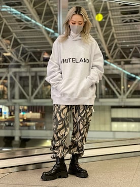 「WHITELAND（ホワイトランド）のWHITELAND/ホワイトランド/プリントパーカー（パーカー）」を使った、yukaiwamotoさん（レディース・161cm）の冬コーディネート