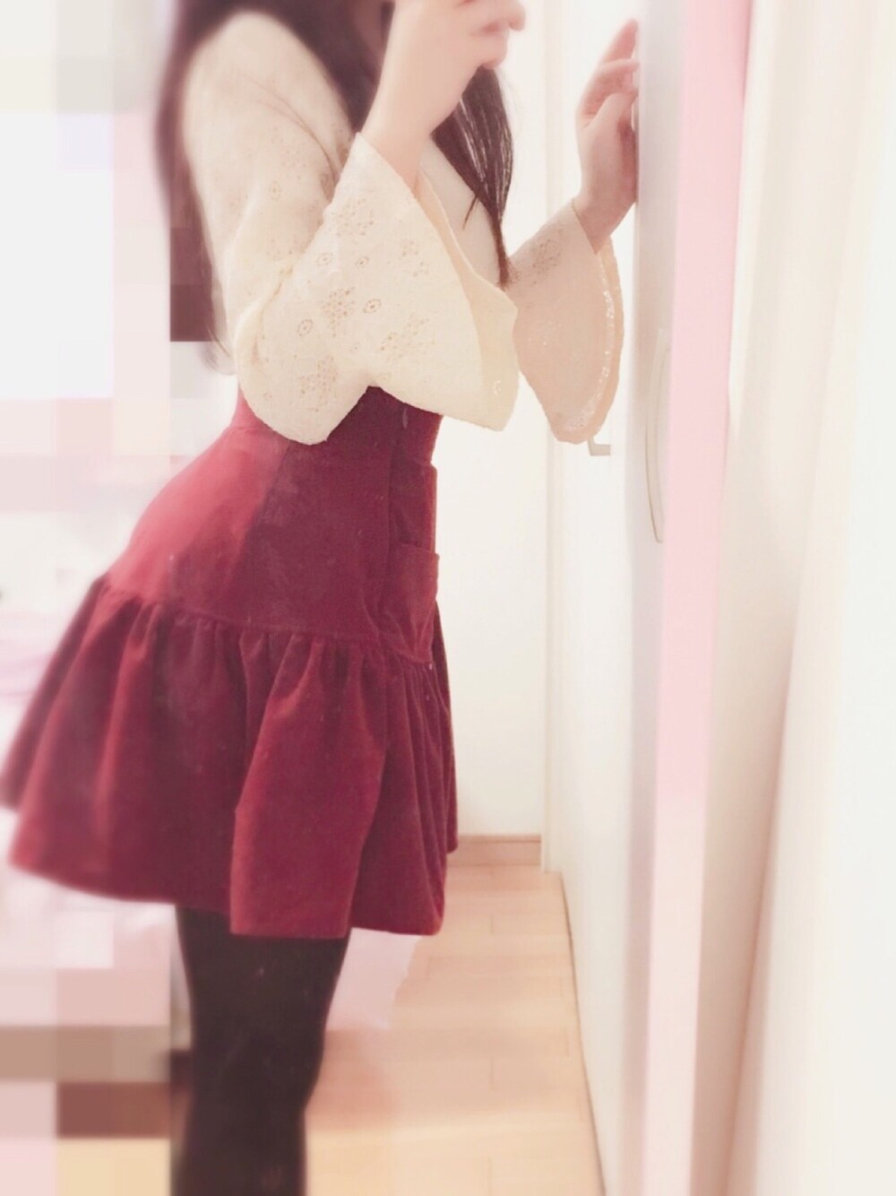 「赤、綺麗め」｜「evelynのアイテム（スカート、レッド系）」を使った、のらさん（レディース・150cm）の冬コーディネートの1枚目の写真