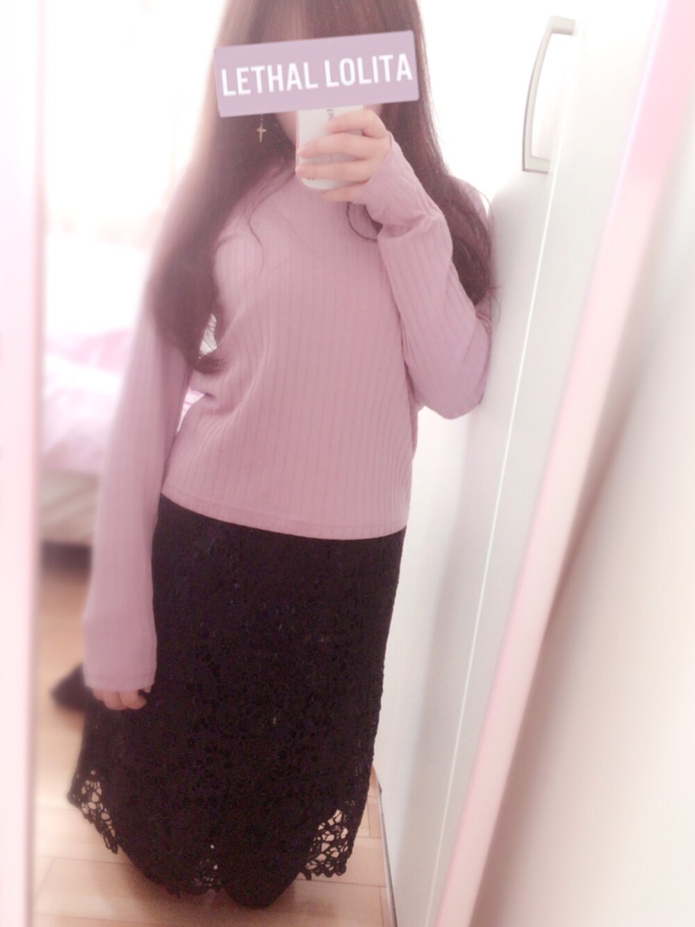 「プチプラコーデ、black、pink、Ｉライン」｜「UNIQLOのアイテム（Tシャツ/カットソー、ピンク系）」を使った、のらさん（レディース・150cm）の冬コーディネートの1枚目の写真