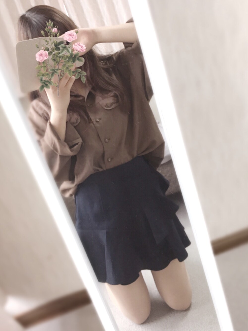 「シンプルコーデ、大人ガーリー、ootd、ミニスカート」｜「ATELIER SAB MENの母のお下がりシャツ（シャツ/ブラウス、ブラウン系）」を使った、のらさん（レディース・150cm）の夏コーディネートの1枚目の写真