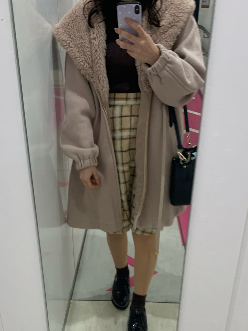 「冬コーデ、シンプル、冬アウター、シンプルコーデ、ニット、大人女子、ブラウンコーデ、snidel」｜「SNIDELの★美人百花 11月号掲載★レディモッズコート（モッズコート、ピンク系）」を使った、tさん（レディース・157cm）の冬コーディネートの1枚目の写真