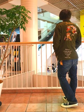 「チャックテイラー」｜「アイテム（ミリタリージャケット）」を使った、Yさん（メンズ・178cm）の冬コーディネート