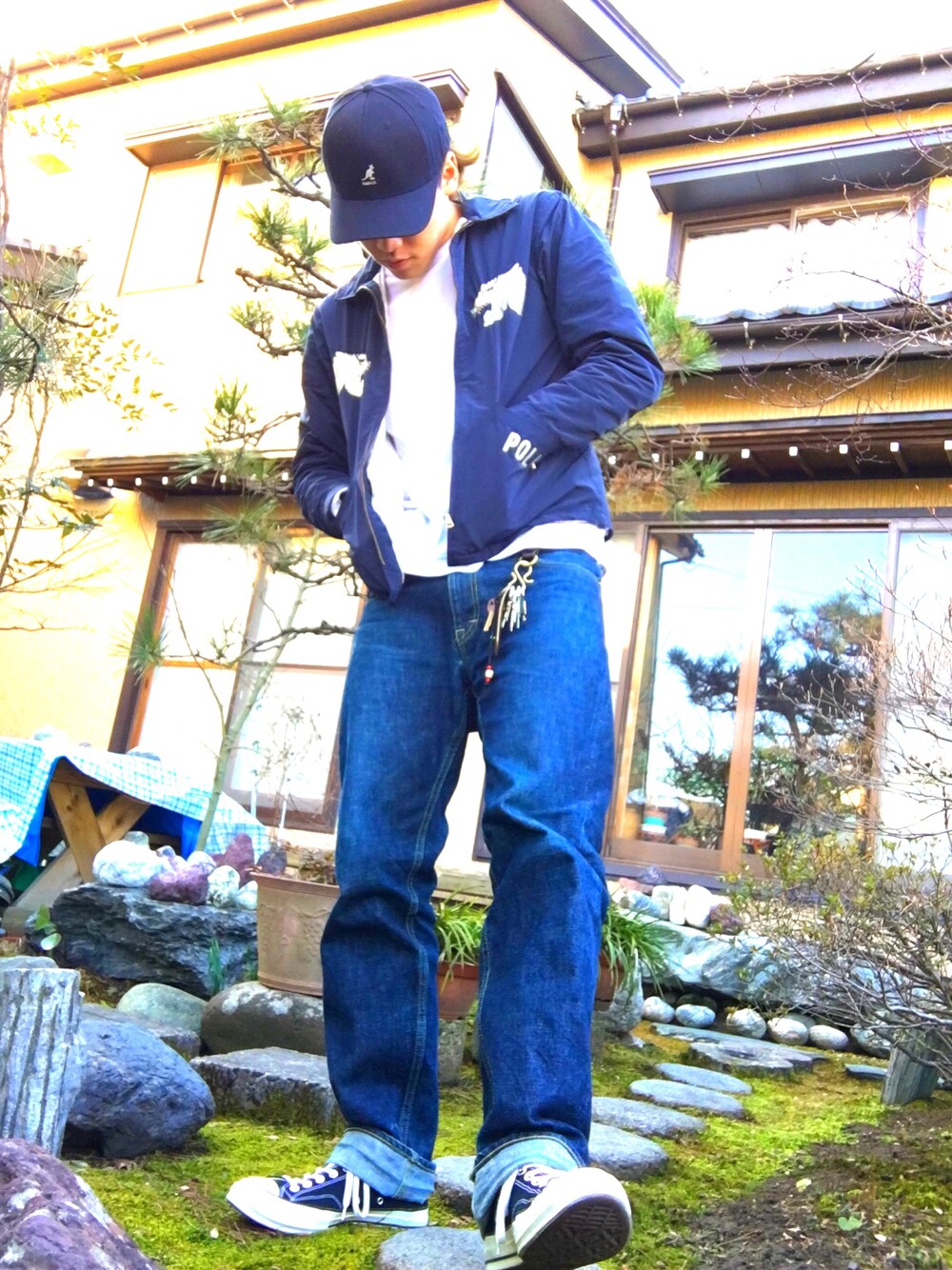 「カジュアルコーデ、ootd、古着MIX、キャップ、converse、オーバーサイズ、KANGOL、6パネルキャップ、ストリート、きれいめカジュアル」｜「CALEEのアイテム（ナイロンジャケット、ブラック系）」を使った、Yさん（メンズ・178cm）の春コーディネートの1枚目の写真
