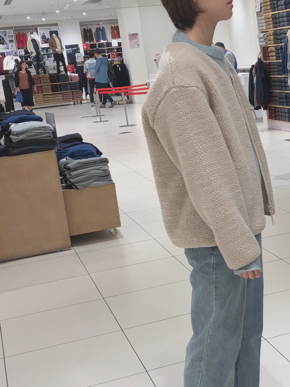 「UNIQLOのアイテム（ブルゾン、ホワイト系）」を使った、Simonさん（レディース・175cm）の秋コーディネートの1枚目の写真