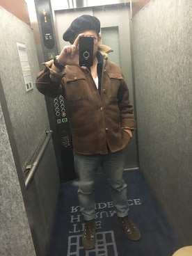 「Abercrombie&Fitch（アバークロンビーアンドフィッチ）のアイテム（ムートンコート）」を使った、DRGNさん（メンズ・170cm）の冬コーディネート