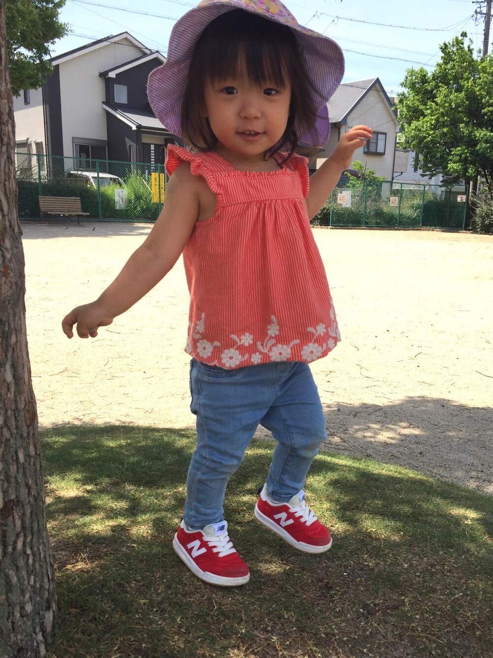 「ドラフトGAP、ドラフトギャップ、１歳８ヶ月、ベビーギャップ、ベビーギャップスタイル、babygap、ブランシェス、ジーンズ、デニムパンツ」｜「babyGAPのアイテム（シャツ/ブラウス、レッド系）」を使った、natsuさん（キッズ・80cm）の夏コーディネートの1枚目の写真