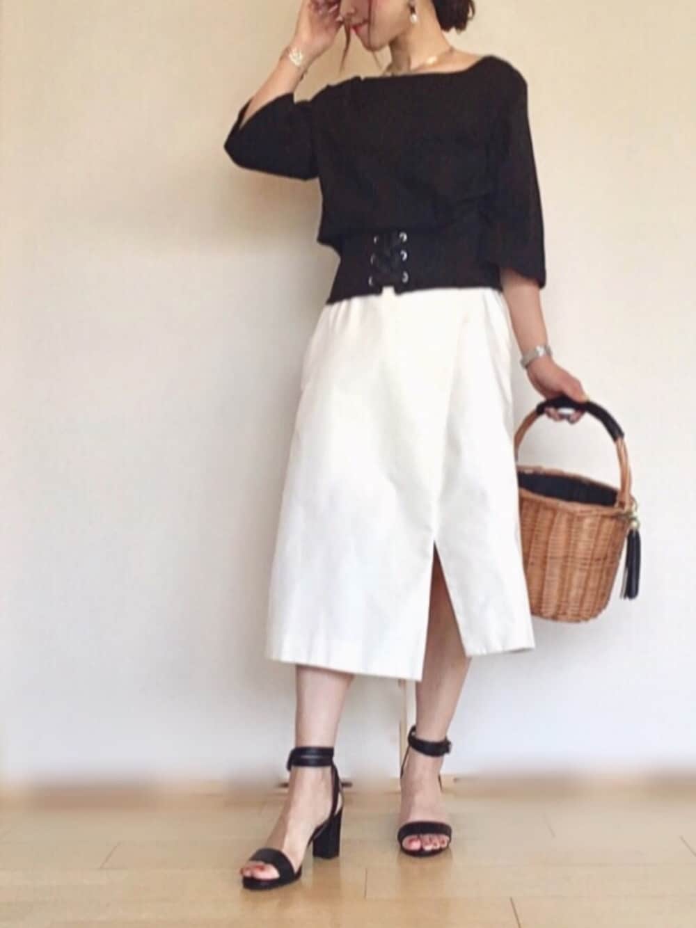 「ootd、オトナカジュアル、オトナ女子、モノトーン、コルセットTシャツ、久しぶりの投稿、生きてます、生存確認、おチビ同盟、繋」｜「EGOISTのコルセットカットトップ（Tシャツ/カットソー、ブラック系）」を使った、U.さん（レディース・152cm）の夏コーディネートの1枚目の写真