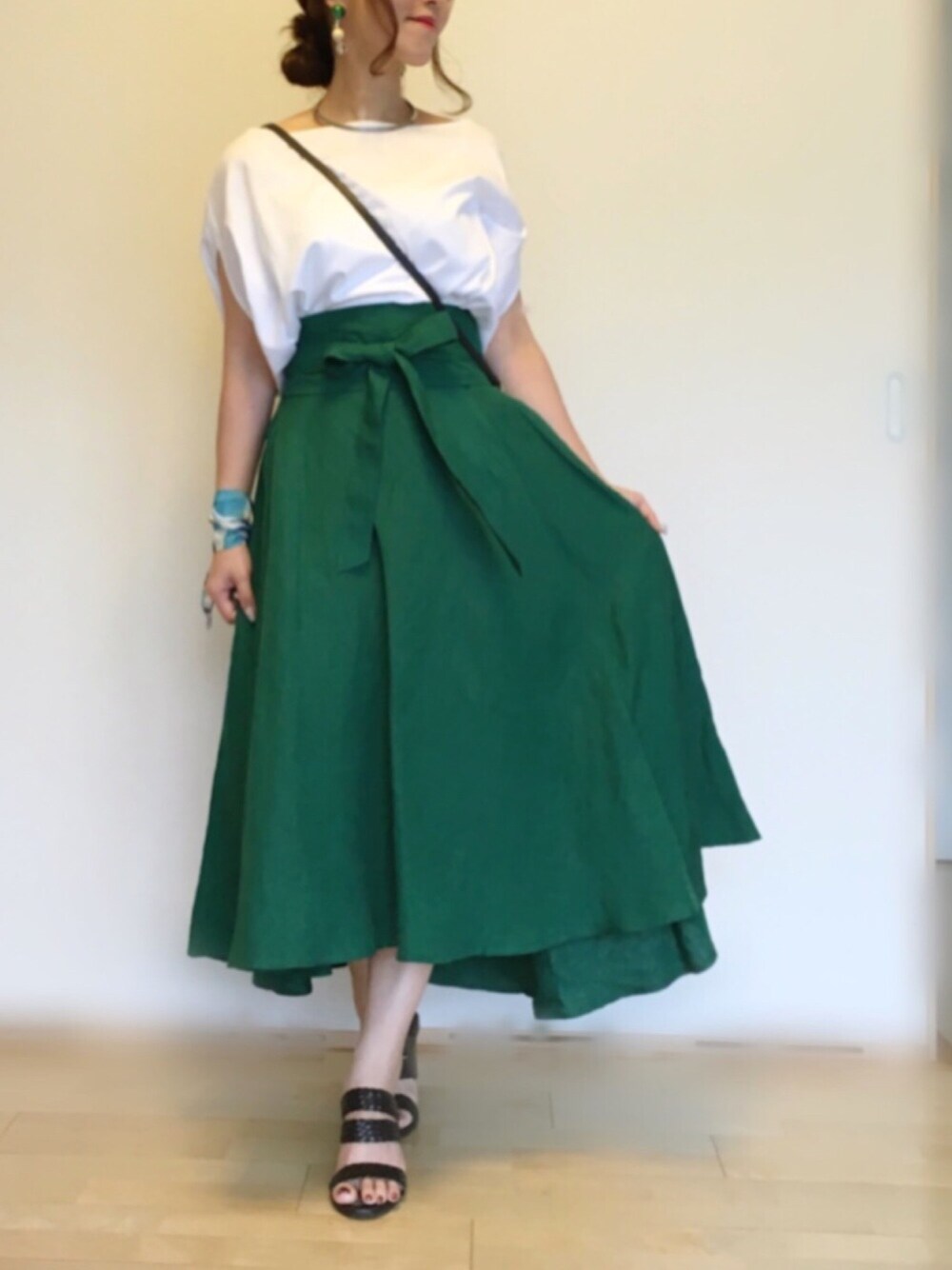 「ootd、オトナカジュアル、オトナ女子、夏コーデ、おしゃれさんと繋がりたい、低身長、白Tシャツ、グリーン、ハンドメイドピアス、繋」｜「BARNYARDSTORMのBARNYARDSTORM / 変形ポンチプルオーバー（Tシャツ/カットソー、ホワイト系）」を使った、U.さん（レディース・152cm）の夏コーディネートの1枚目の写真