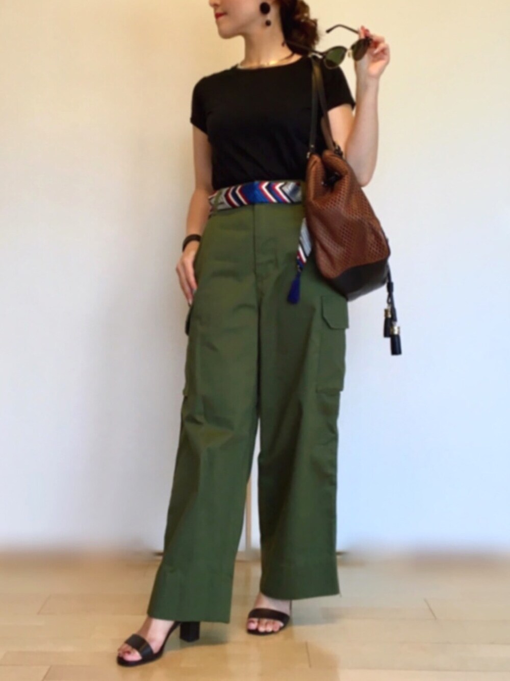 「outfit、シンプルコーデ、大人カジュアル、大人コーデ、きれいめカジュアル、秋コーデ、繋」｜「STUNNING LUREのアイテム（Tシャツ/カットソー、ブラック系）」を使った、U.さん（レディース・152cm）の夏コーディネートの1枚目の写真