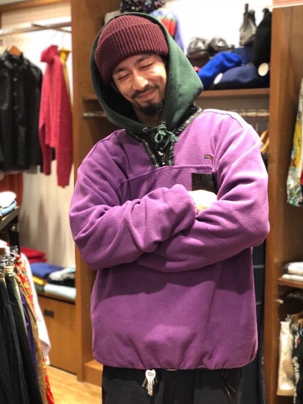 「ストリート、ストリートMIX、street、streetstyle、スケータースタイル、ACG、フリース、シンプル、オーバーサイズ、秋冬コーデ」｜「MANASTASHのMANASTASH/マナスタッシュ　90s LOGO 7GG BEANIE（ニットキャップ/ビーニー、レッド系）」を使った、Junpei  Fukadaさん（メンズ・170cm）の冬コーディネートの1枚目の写真