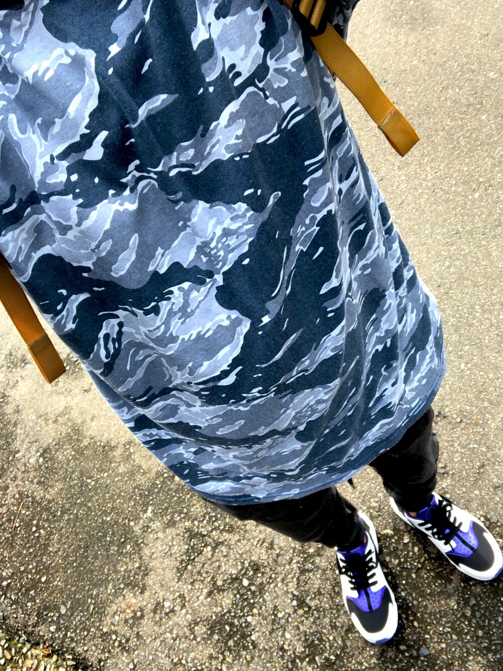 「ナイキ、ハラチ、シュプリーム、カジュアルコーデ」｜「Supreme のアイテム（Tシャツ/カットソー、ブルー系）」を使った、Katsuhiko Sasakiさん（メンズ・163cm）の夏コーディネートの1枚目の写真
