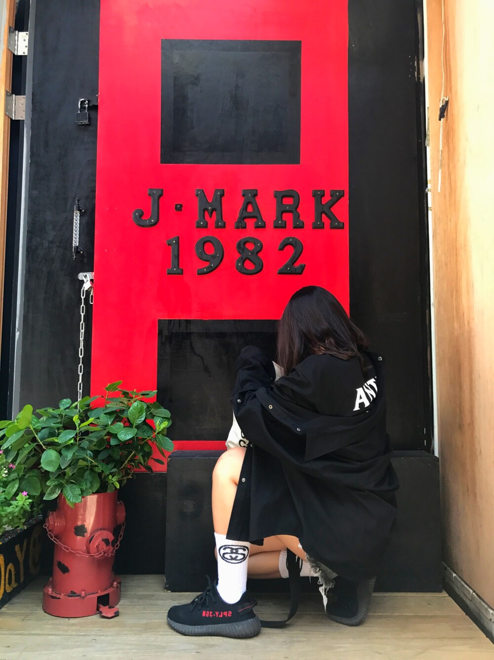 「girl、antisocialsocialclub、yeezy、YeezyBoost350、swag、hot、black、sporty、street、streetstyle」｜「ANTI SOCIAL SOCIAL CLUBのアイテム（Tシャツ/カットソー、ブラック系）」を使った、Peiwen Chiuさん（レディース・154cm）の夏コーディネートの1枚目の写真