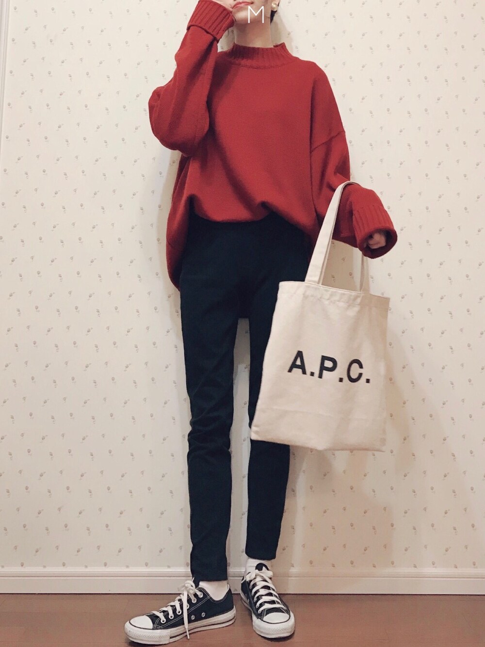 「大人カジュアル、秋のコーデ、シンプルコーデ」｜「A.P.C.のアイテム（トートバッグ、ホワイト系）」を使った、MAYUKOさん（レディース・163cm）の秋コーディネートの1枚目の写真