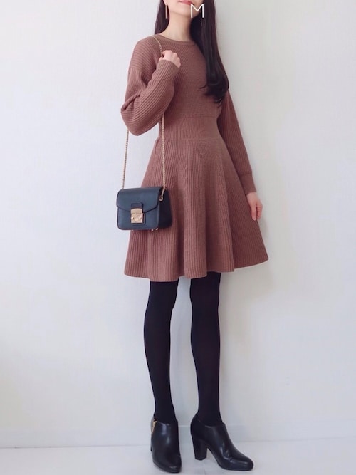 靴下屋 クツシタヤ のタイツ ストッキングを使った人気ファッションコーディネート Sciaky