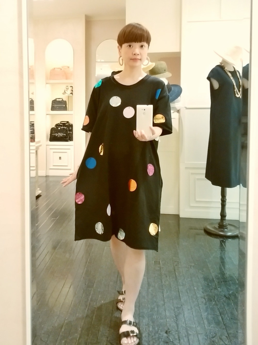 「ワンピース、ドット、水玉、ラフ、STARSTYLING、ゆるコーデ、collection PRIVEE、オトナカジュアル」｜「collection PRIVEE?のコレクション プリヴェ　サンダル（サンダル、ブラック系）」を使った、mimioさん（レディース・163cm）の夏コーディネートの1枚目の写真