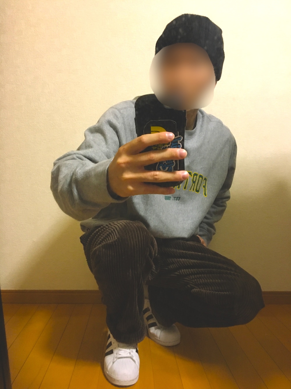 「秋コーデ、おしゃれさんと繋がりたい、ゆるコーデ、ストリート、アディダス、FTC、ニコアンド、スニーカー、コーデュロイパンツ、ビーニー」｜「WEGOのWEGO/2WAYショートニットキャップ（ニットキャップ/ビーニー、ブラック系）」を使った、kobaさん（メンズ・170cm）の秋コーディネートの1枚目の写真