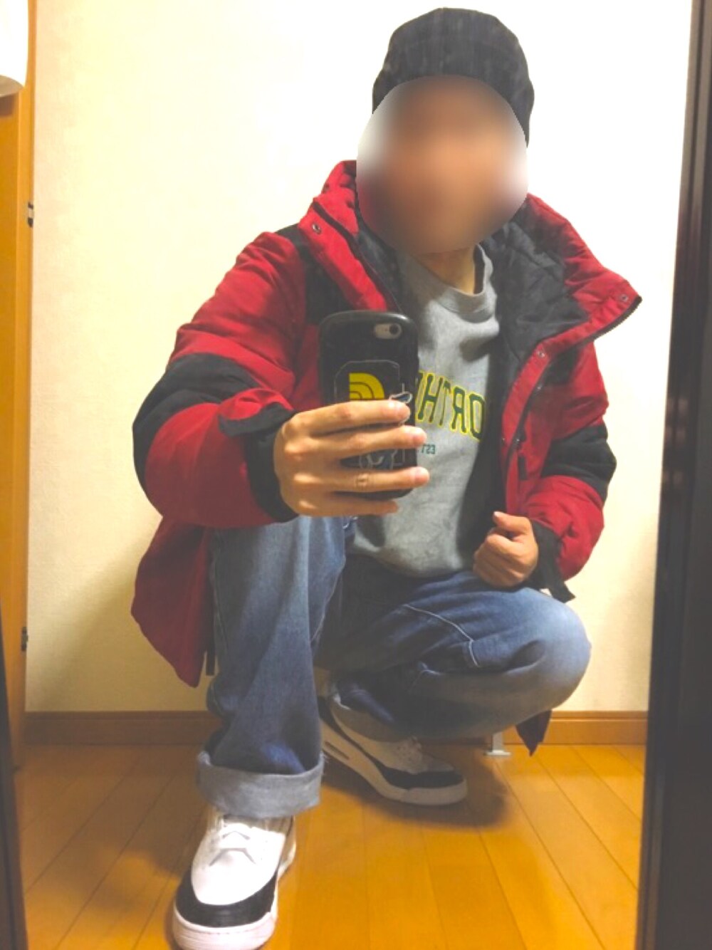 「白スニーカー、古着MIX、ストリート、NIKE、APPLEBUM、FTC、WEGO、デニム、おしゃれさんと繋がりたい、ダウンジャケット」｜「WEGOのWEGO/2WAYショートニットキャップ（ニットキャップ/ビーニー、ブラック系）」を使った、kobaさん（メンズ・170cm）の秋コーディネートの1枚目の写真