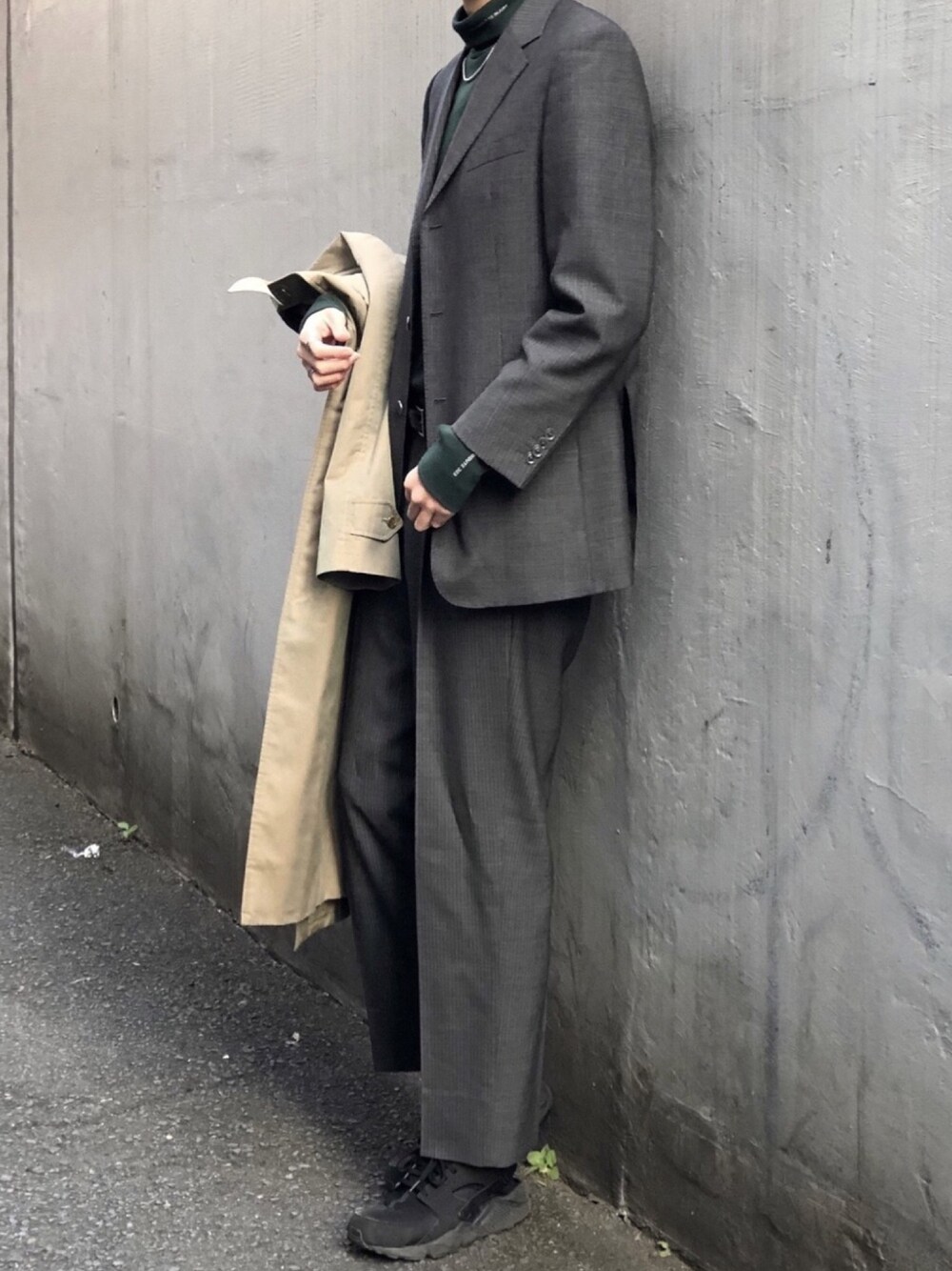 「年末WEAR感謝祭、セットアップ、グレーセットアップ、グレーコーデ、ESCstudios、burberry、エアハラチ、お洒落さんとつながりたい、ootd、クリスマスイブ」｜「📷のアイテム（テーラードジャケット、グレー系）」を使った、Aさん（メンズ・187cm）の冬コーディネートの1枚目の写真