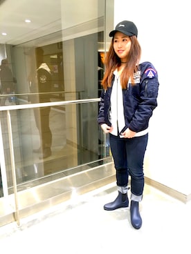 「アイテム（レインシューズ、ブルー系）」を使った、ayanaさん（レディース・158cm）の冬コーディネート