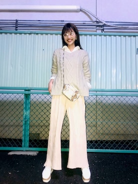 「OZOC（オゾック）のアイテム（スニーカー）」を使った、藤野結衣さん（レディース・167cm）の秋コーディネート