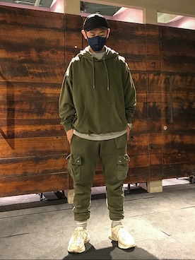 「DIESEL」｜「アイテム（スウェットパンツ）」を使った、YANさん（メンズ・169cm）の春コーディネート