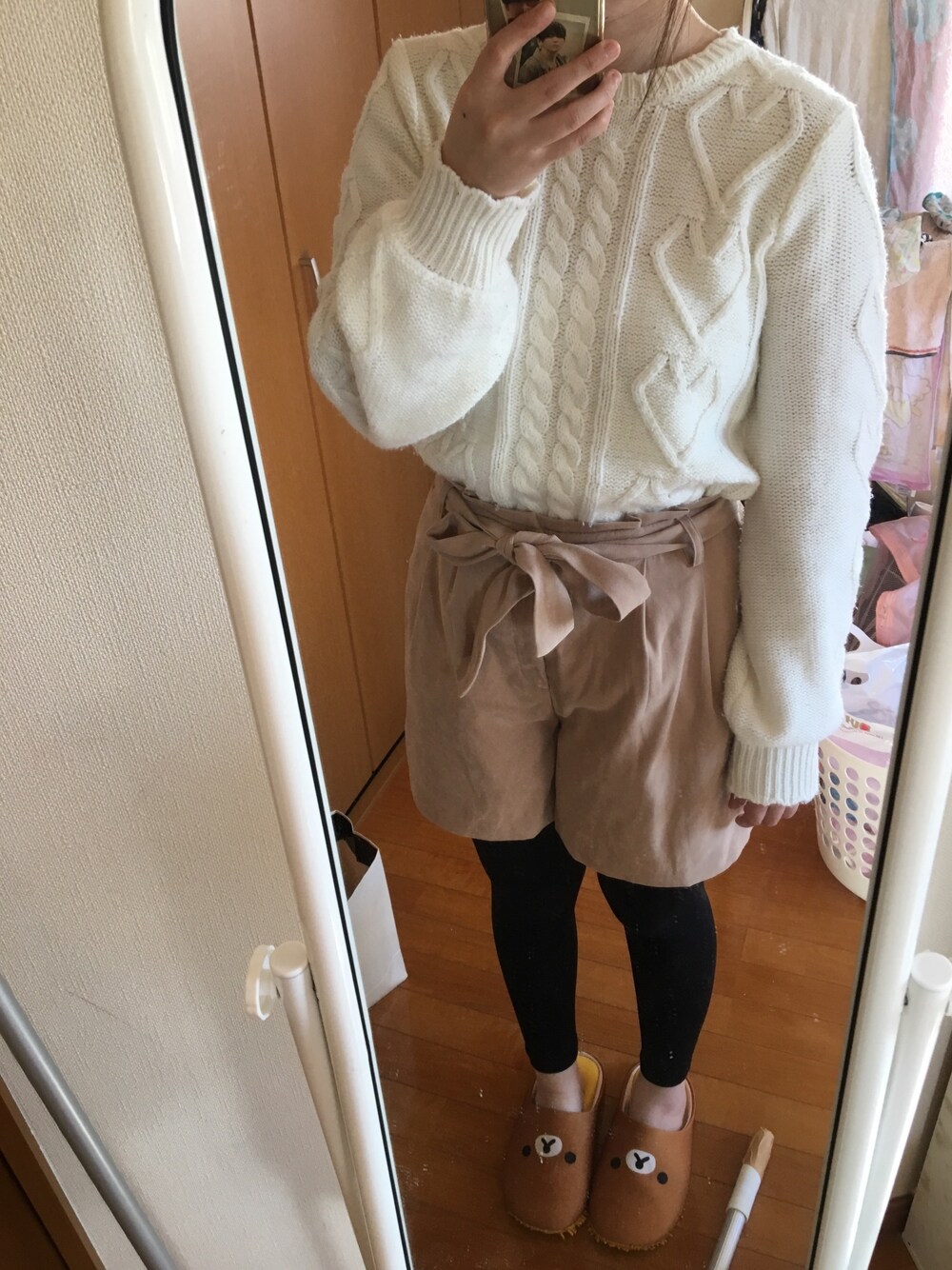「夢展望、しまむら、Honeys」｜「Honeysのアイテム（その他パンツ、ベージュ系）」を使った、あさみさん（レディース・156cm）の秋コーディネートの1枚目の写真