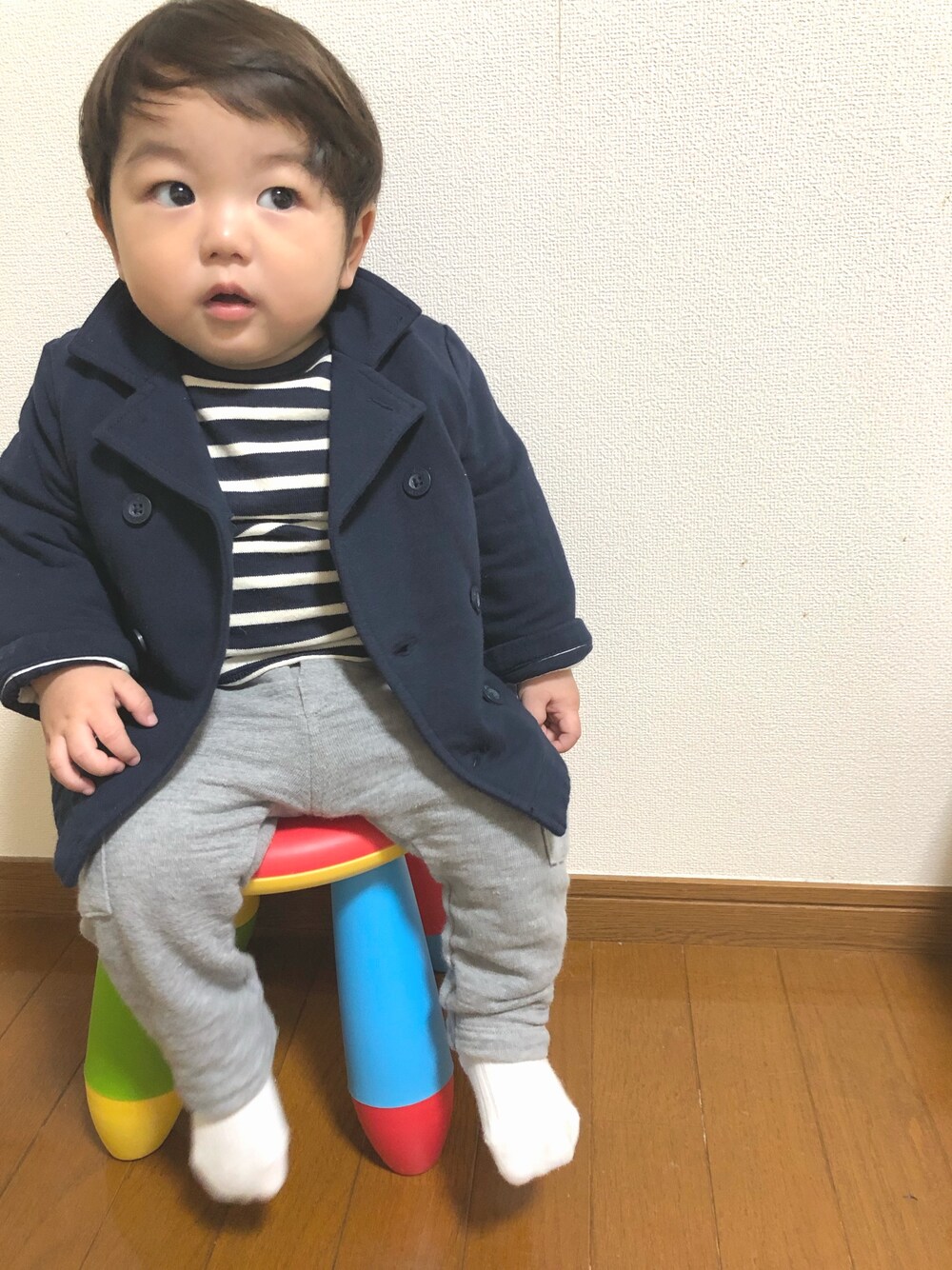 「ピーコート、ボーダートップス、グレーパンツ、プチバトー×プチバトー、秋コーデ、シンプルコーデ、男の子、1歳」｜「babyGAPのアイテム（ピーコート、ブルー系）」を使った、emamonさん（キッズ・90cm）の秋コーディネートの1枚目の写真