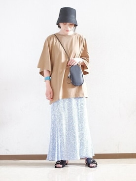 「アイテム（アクセサリー、ブルー系）」を使った、増田さん（レディース・157cm）の夏コーディネート