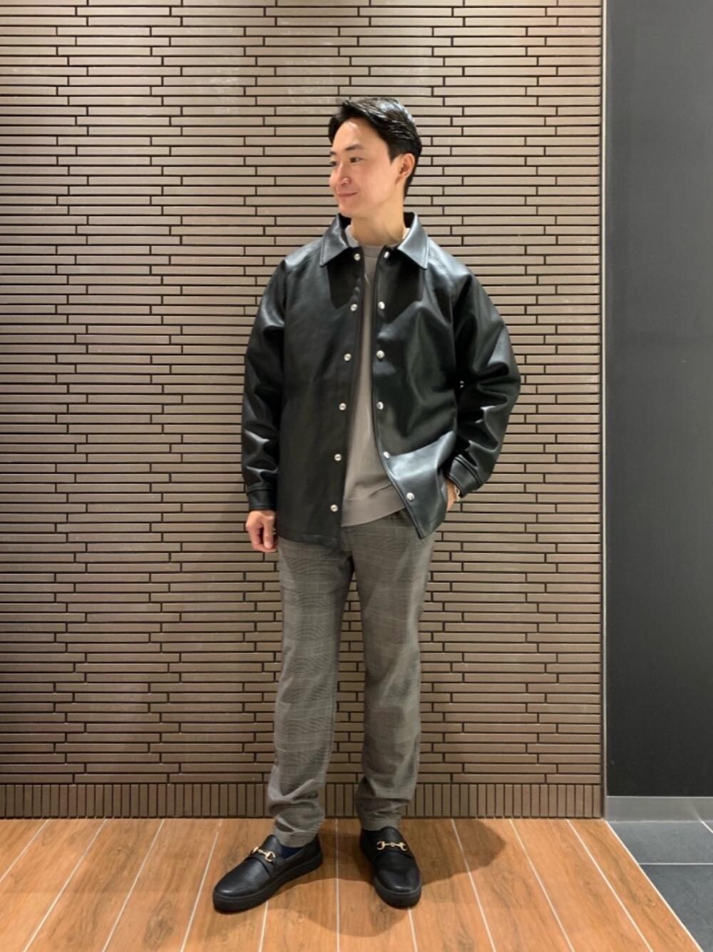 「トレンド、モード、RECOMMEND  ITEM STYLING、EXCLUTIVE ITEM STYLE、ベーシック/トラッド、info. BEAUTY&YOUTH」｜「BEAUTY&YOUTH UNITED ARROWSのBY ストレッチ チェック 1P イージーパンツ（その他パンツ、グレー系）」を使った、小林 心さん（メンズ・173cm）の秋コーディネートの1枚目の写真